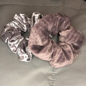 2 set scrunchies.